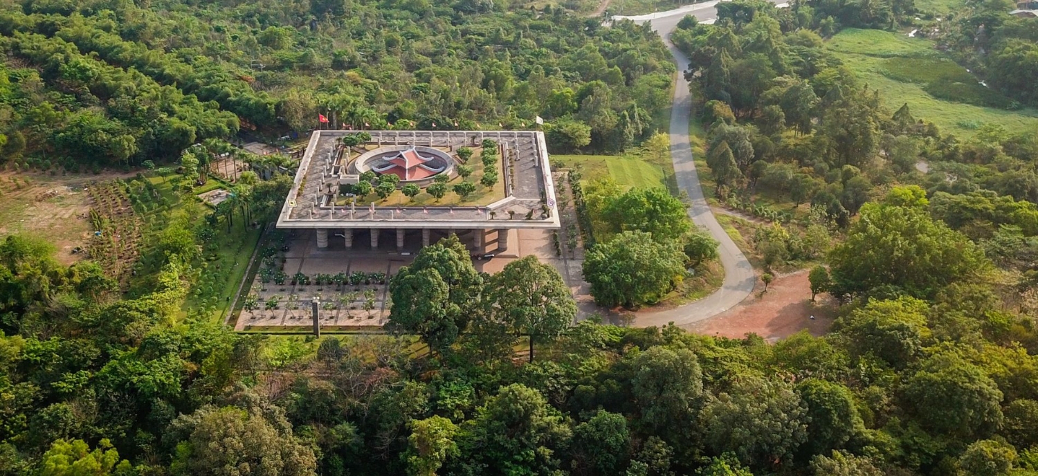 Đề tài: Nghiên cứu cơ sở khoa học và thực tiễn về bảo tồn và phát huy các giá trị văn háo vật thể, phi vật thể gắn với các thiết chế văn háo tại Công viên Lịch sử - văn hóa dân tộc